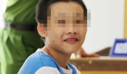 Thiếu niên 15 tuổi sát hại bạn bán vé số cười tươi sau tuyên án